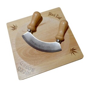 Holzbrett mit Wiegemesser